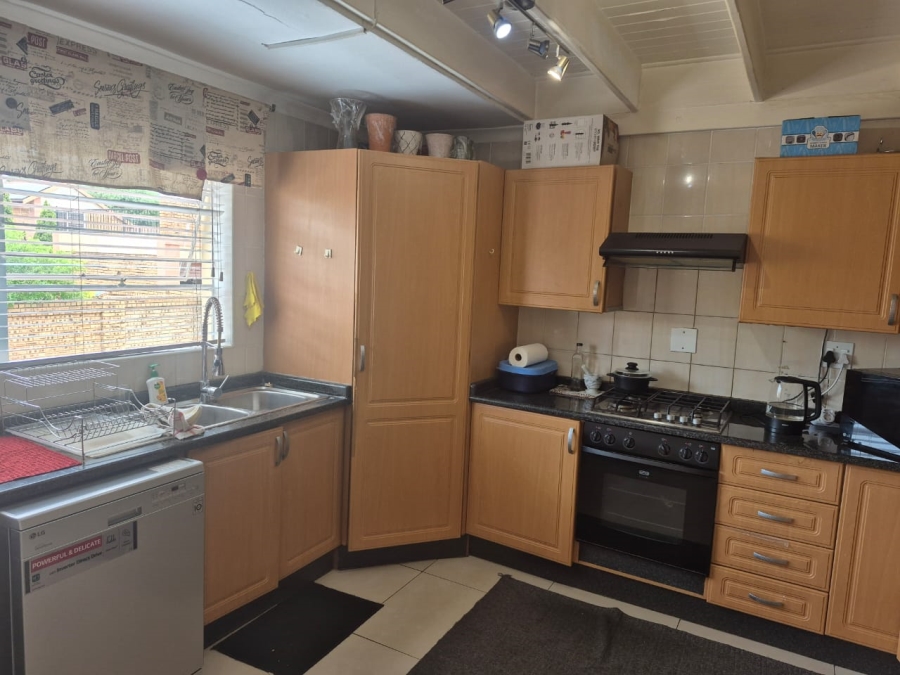 5 Bedroom Property for Sale in Eden Glen Gauteng