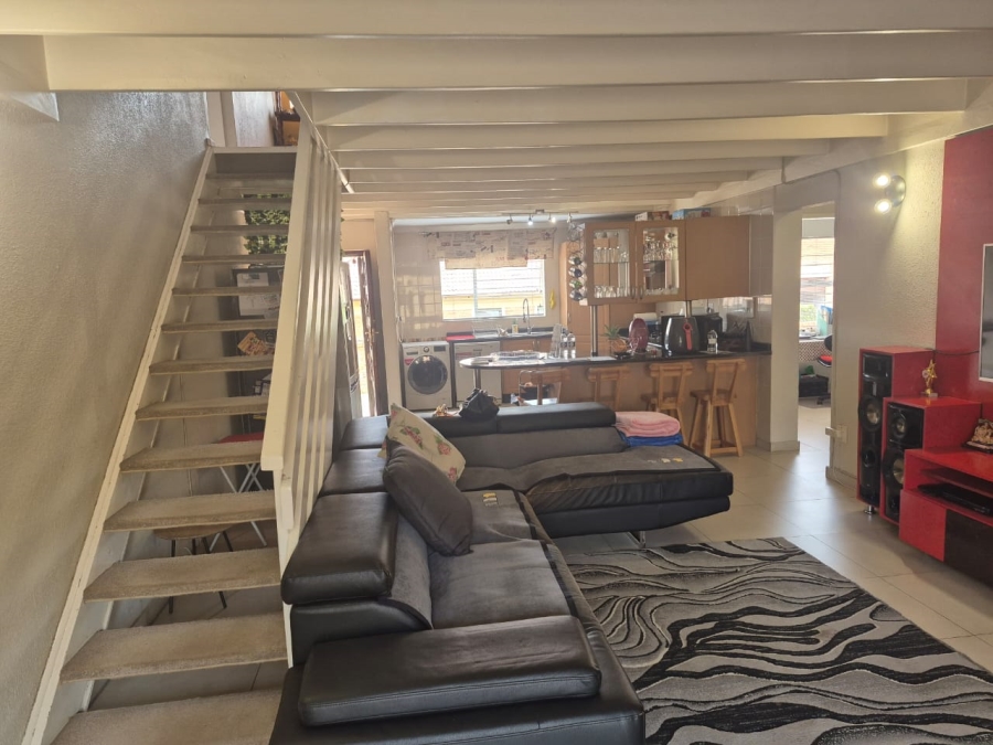 5 Bedroom Property for Sale in Eden Glen Gauteng