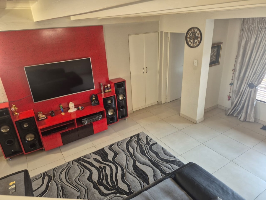 5 Bedroom Property for Sale in Eden Glen Gauteng