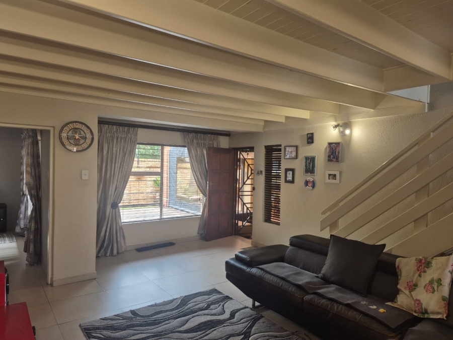 5 Bedroom Property for Sale in Eden Glen Gauteng