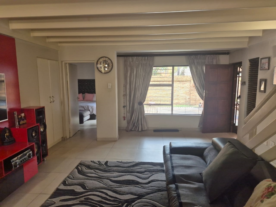 5 Bedroom Property for Sale in Eden Glen Gauteng