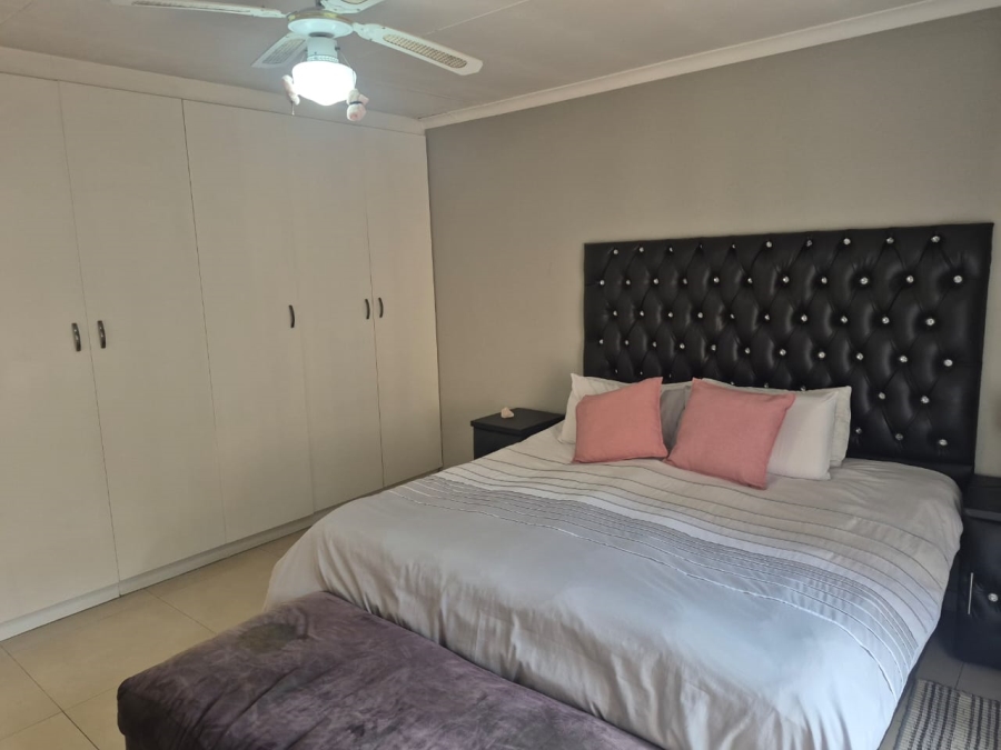 5 Bedroom Property for Sale in Eden Glen Gauteng