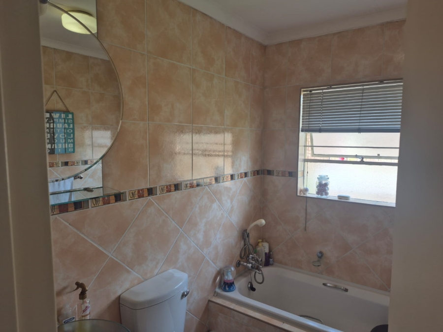 5 Bedroom Property for Sale in Eden Glen Gauteng