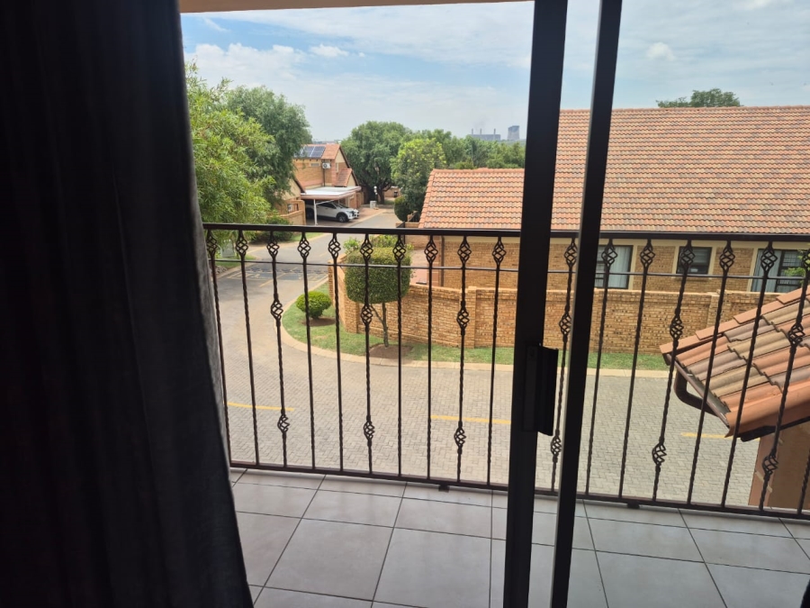 5 Bedroom Property for Sale in Eden Glen Gauteng