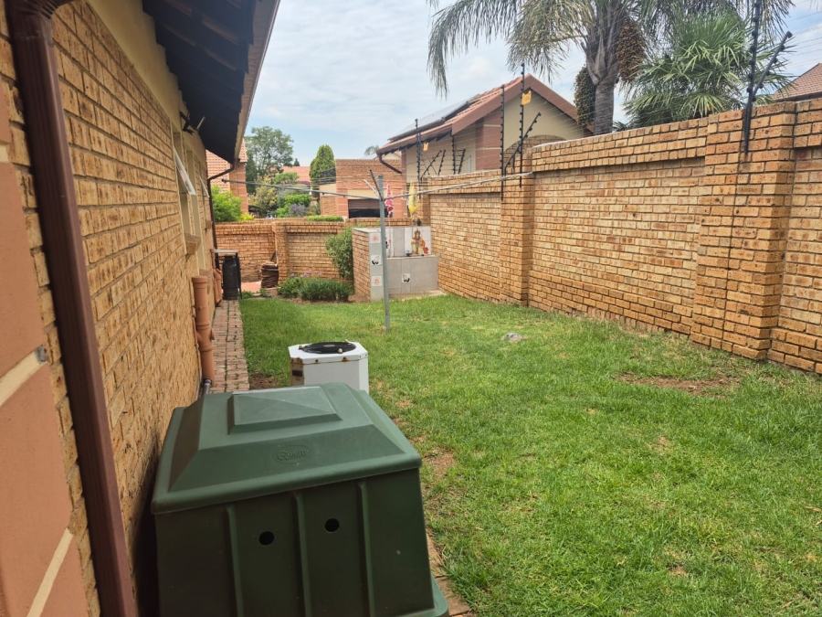 5 Bedroom Property for Sale in Eden Glen Gauteng