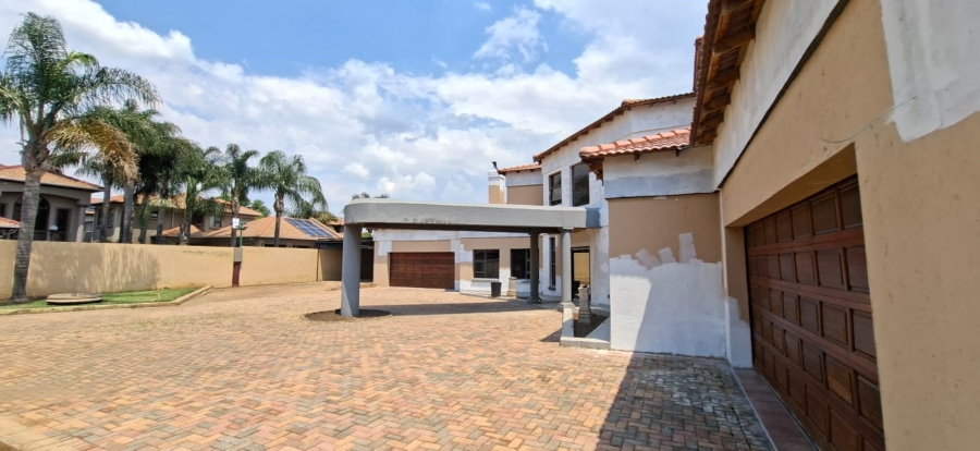 5 Bedroom Property for Sale in Sonneveld Gauteng
