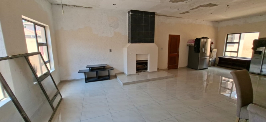 5 Bedroom Property for Sale in Sonneveld Gauteng