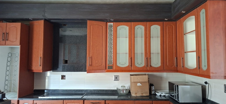 5 Bedroom Property for Sale in Sonneveld Gauteng