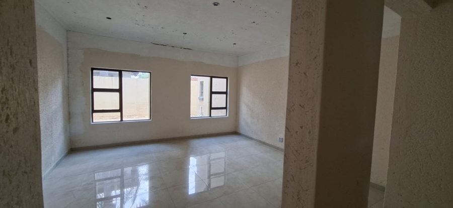 5 Bedroom Property for Sale in Sonneveld Gauteng