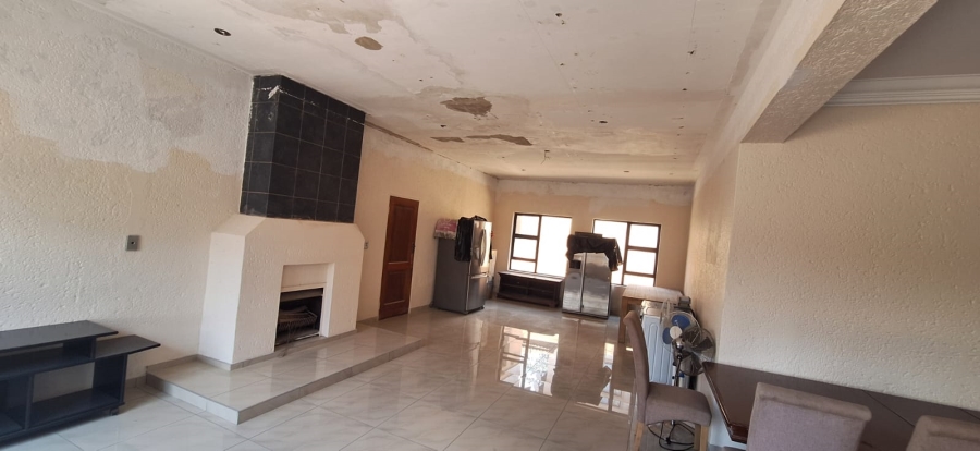 5 Bedroom Property for Sale in Sonneveld Gauteng