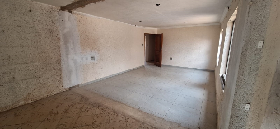 5 Bedroom Property for Sale in Sonneveld Gauteng