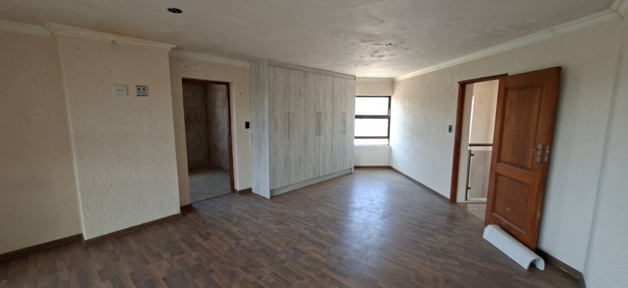 5 Bedroom Property for Sale in Sonneveld Gauteng