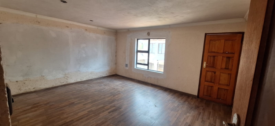 5 Bedroom Property for Sale in Sonneveld Gauteng