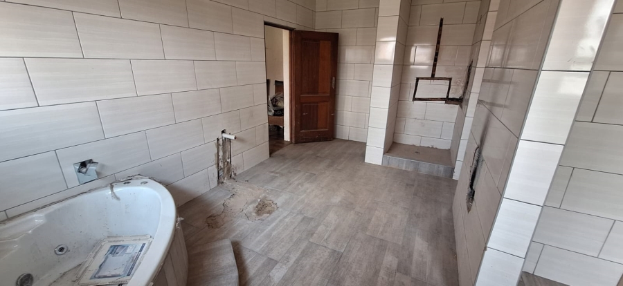 5 Bedroom Property for Sale in Sonneveld Gauteng