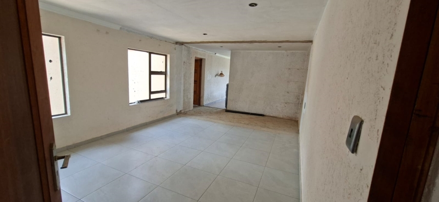 5 Bedroom Property for Sale in Sonneveld Gauteng