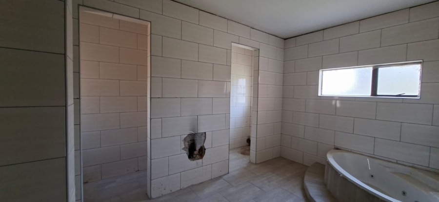 5 Bedroom Property for Sale in Sonneveld Gauteng