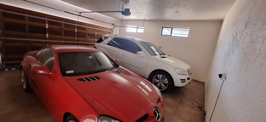 5 Bedroom Property for Sale in Sonneveld Gauteng