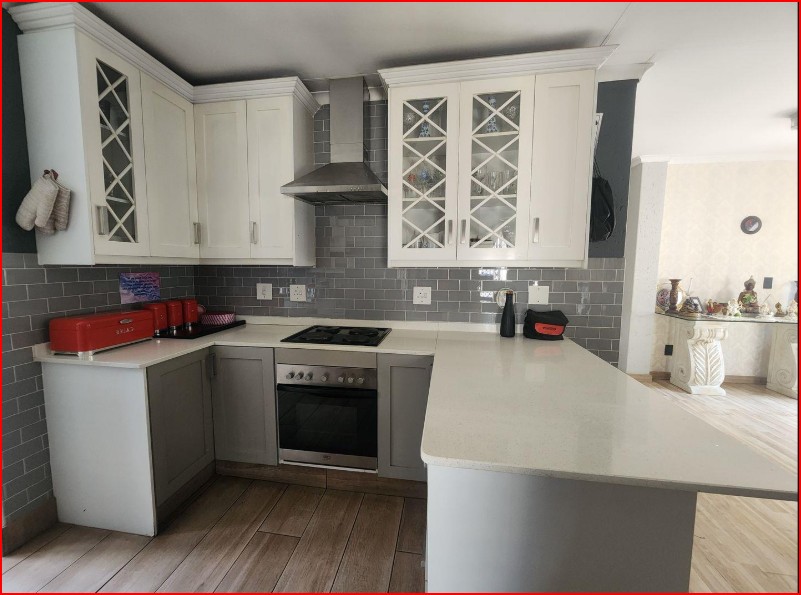 To Let 4 Bedroom Property for Rent in Douglasdale Gauteng