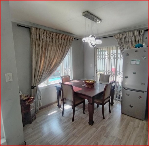 To Let 4 Bedroom Property for Rent in Douglasdale Gauteng