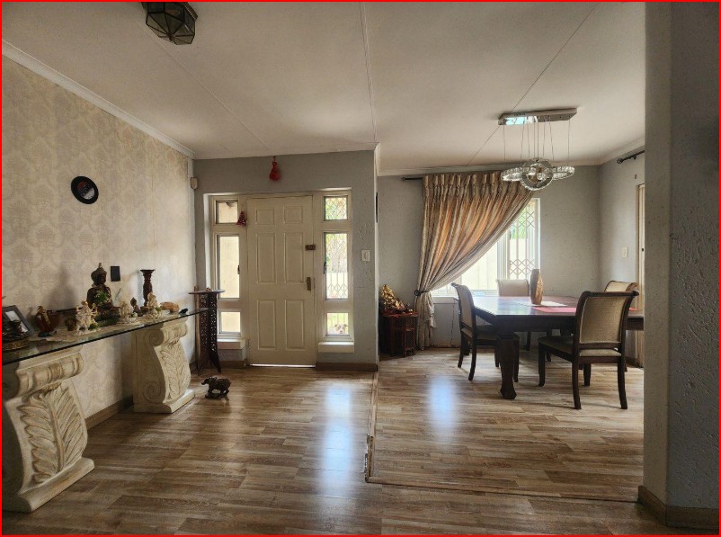 To Let 4 Bedroom Property for Rent in Douglasdale Gauteng