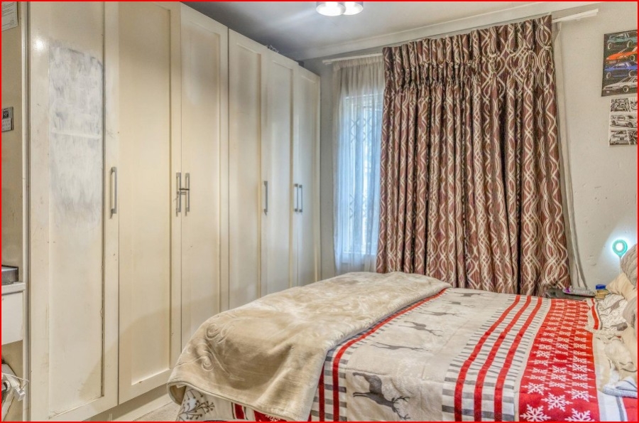 To Let 4 Bedroom Property for Rent in Douglasdale Gauteng