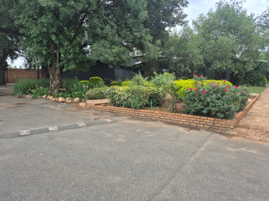 11 Bedroom Property for Sale in Bredell Gauteng