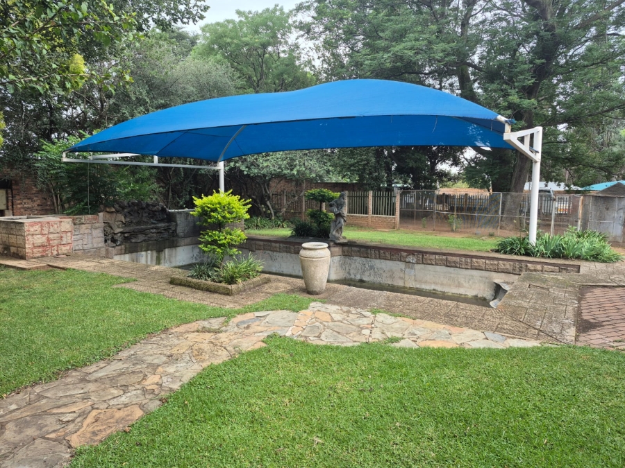 11 Bedroom Property for Sale in Bredell Gauteng