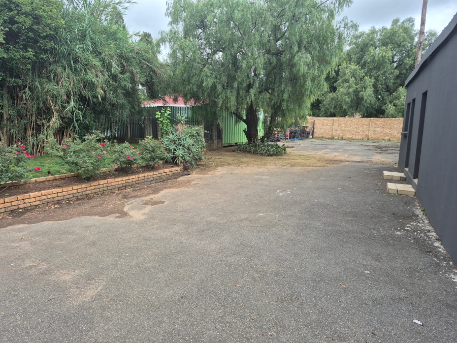 11 Bedroom Property for Sale in Bredell Gauteng
