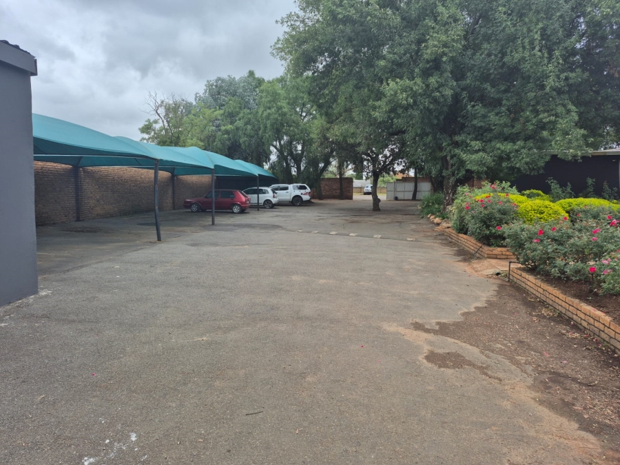 11 Bedroom Property for Sale in Bredell Gauteng