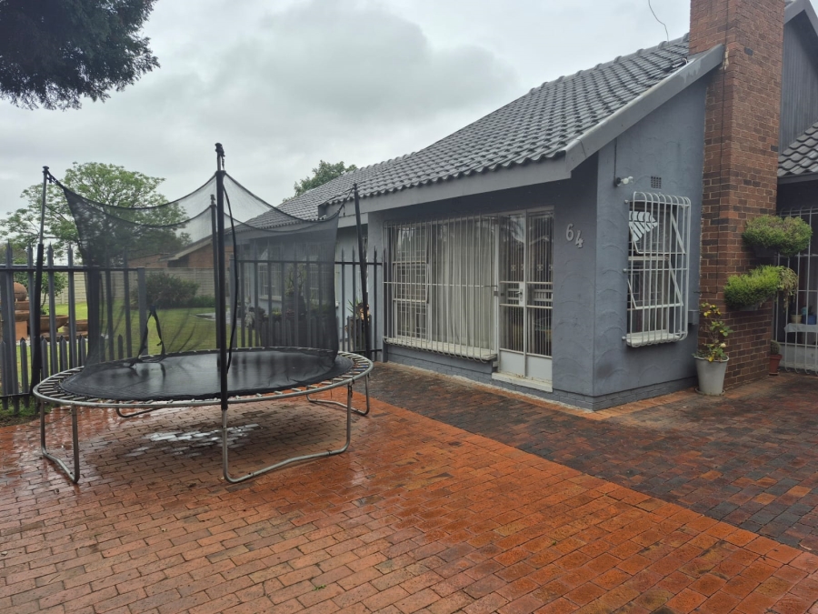 3 Bedroom Property for Sale in Nimrod Park Gauteng