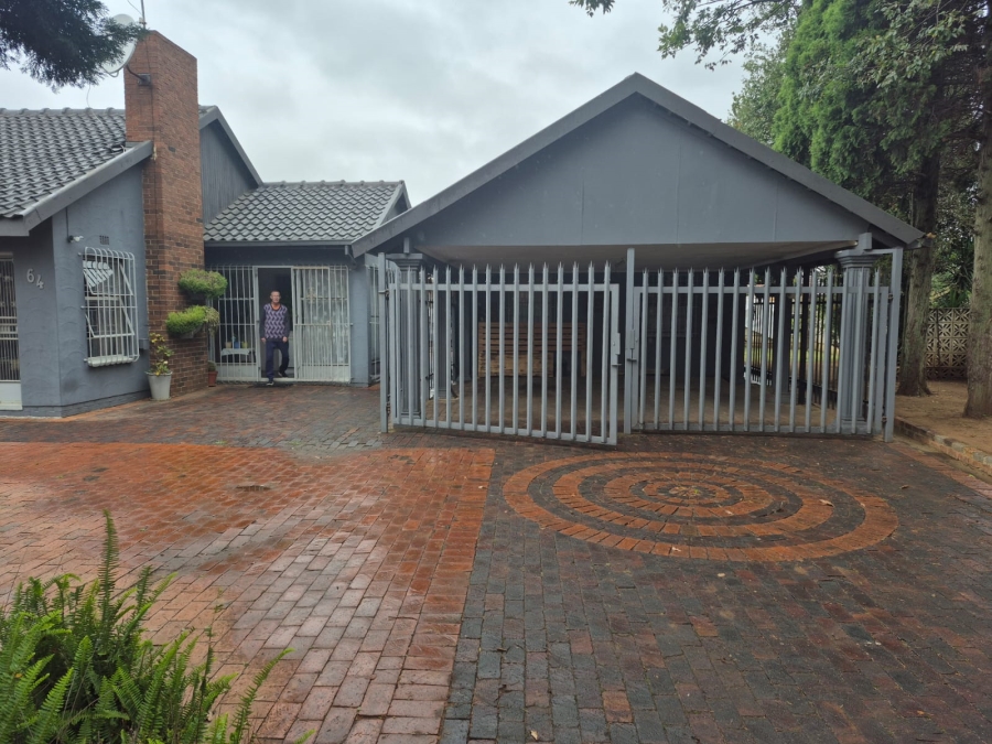 3 Bedroom Property for Sale in Nimrod Park Gauteng