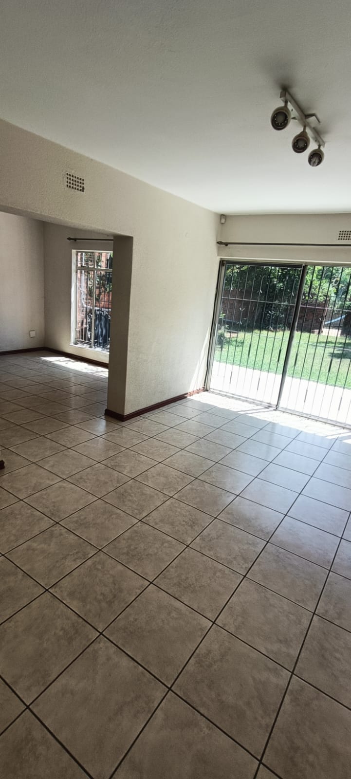 To Let 3 Bedroom Property for Rent in Morningside Manor Gauteng