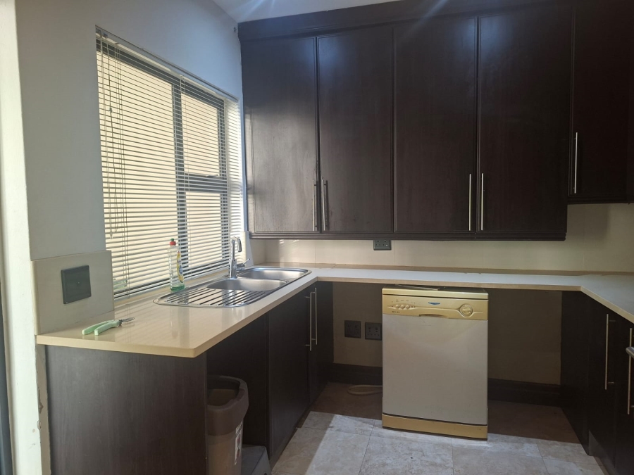 To Let 4 Bedroom Property for Rent in Bedfordview Gauteng