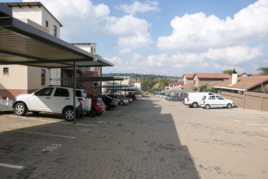 2 Bedroom Property for Sale in Barbeque Downs Gauteng