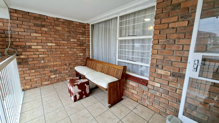 2 Bedroom Property for Sale in Noordheuwel Gauteng