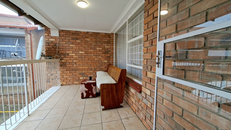 2 Bedroom Property for Sale in Noordheuwel Gauteng