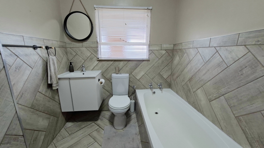 2 Bedroom Property for Sale in Noordheuwel Gauteng