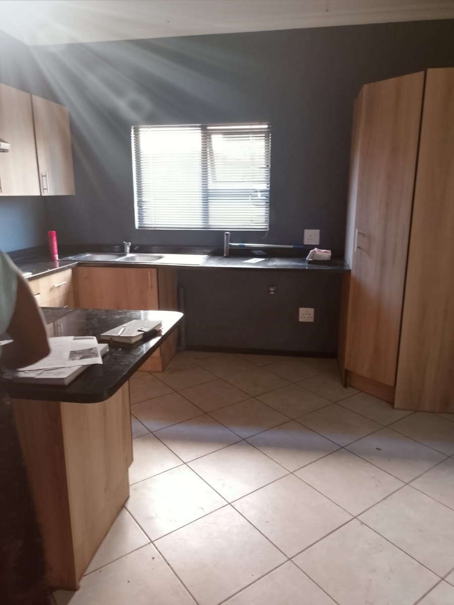 2 Bedroom Property for Sale in Goedeburg Gauteng