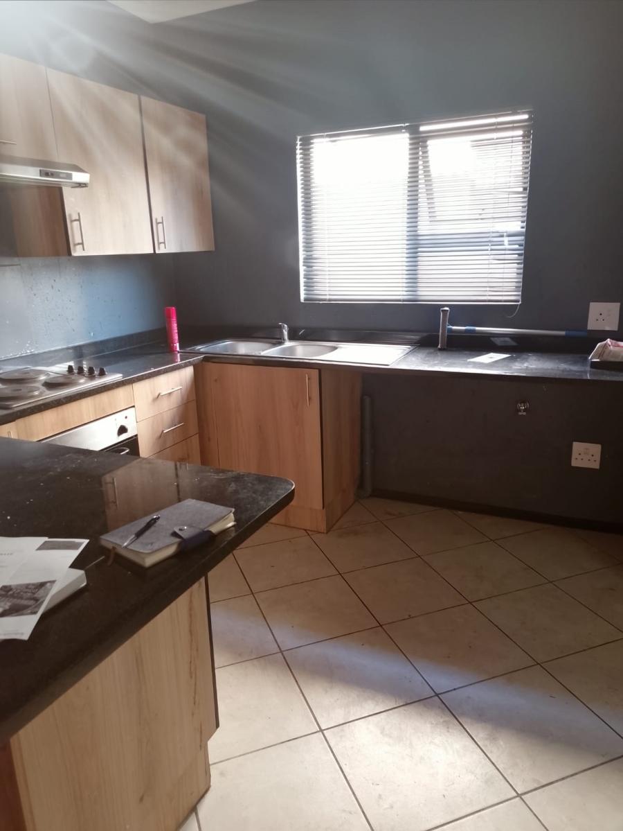 2 Bedroom Property for Sale in Goedeburg Gauteng