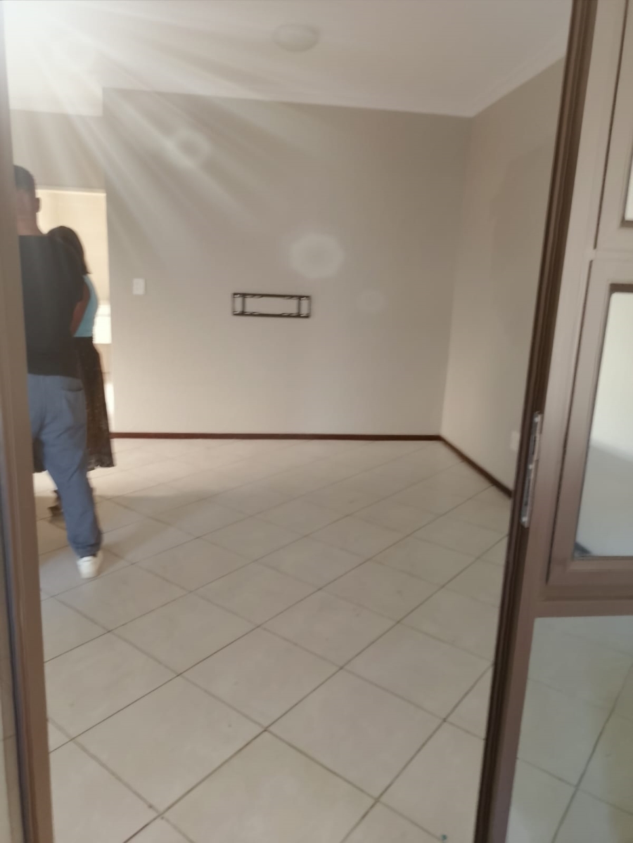 2 Bedroom Property for Sale in Goedeburg Gauteng