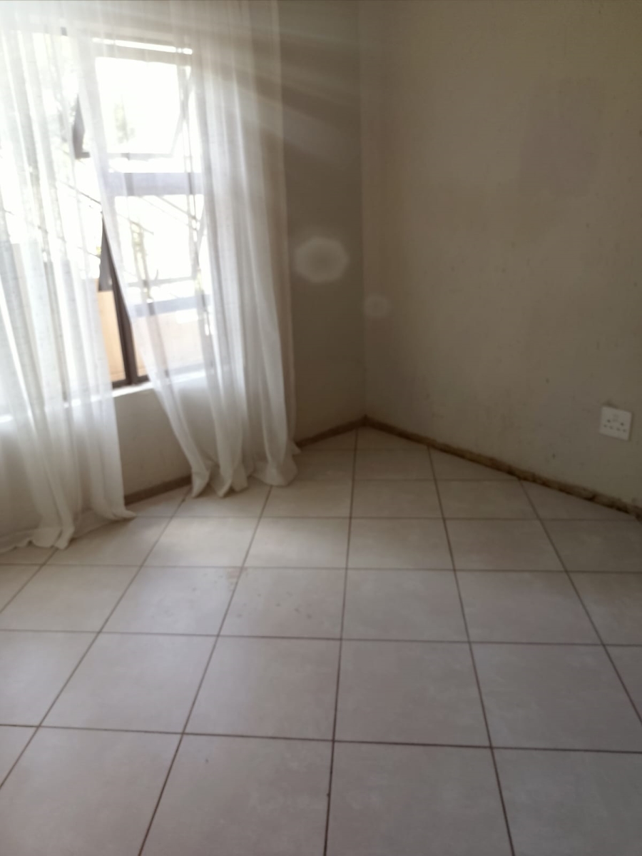 2 Bedroom Property for Sale in Goedeburg Gauteng