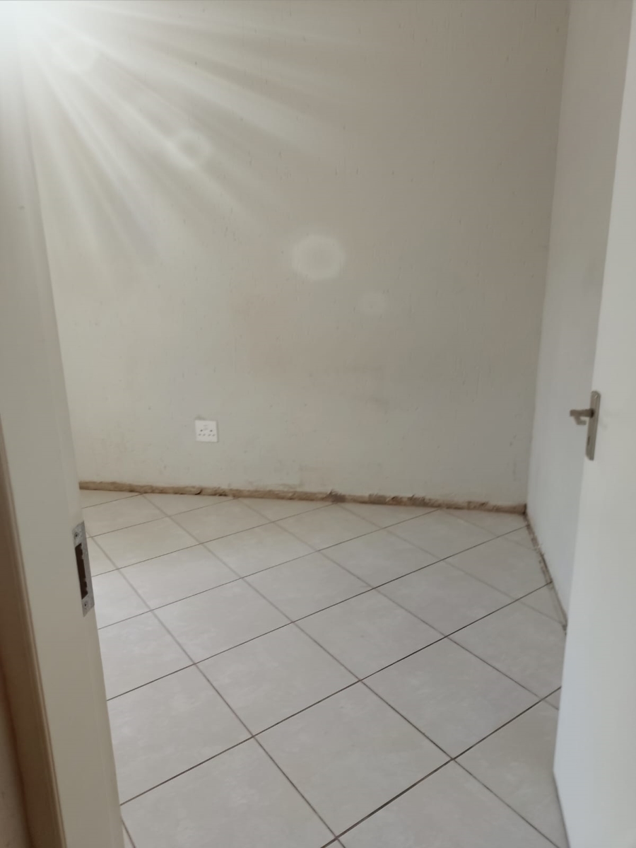 2 Bedroom Property for Sale in Goedeburg Gauteng