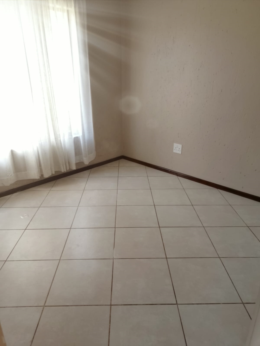 2 Bedroom Property for Sale in Goedeburg Gauteng