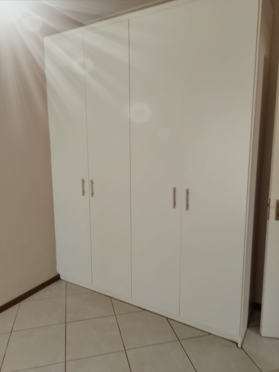 2 Bedroom Property for Sale in Goedeburg Gauteng