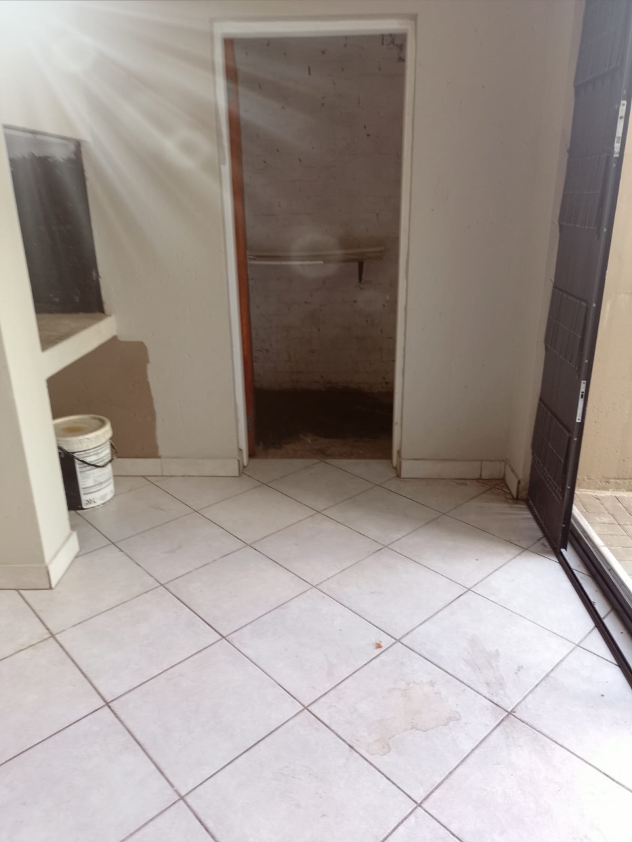 2 Bedroom Property for Sale in Goedeburg Gauteng