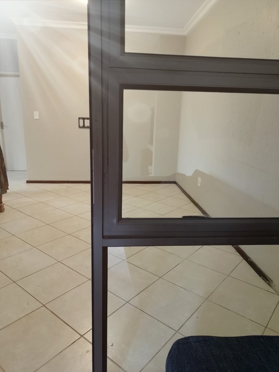 2 Bedroom Property for Sale in Goedeburg Gauteng