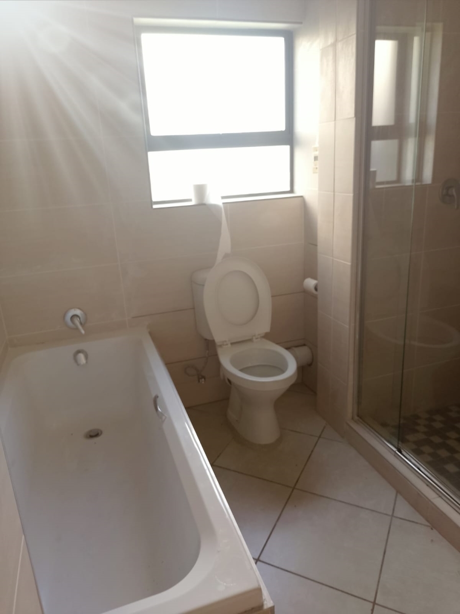 2 Bedroom Property for Sale in Goedeburg Gauteng