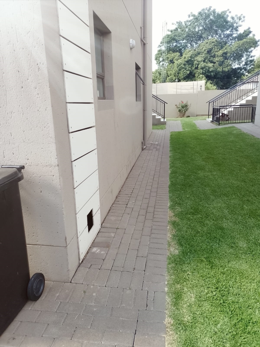 2 Bedroom Property for Sale in Goedeburg Gauteng