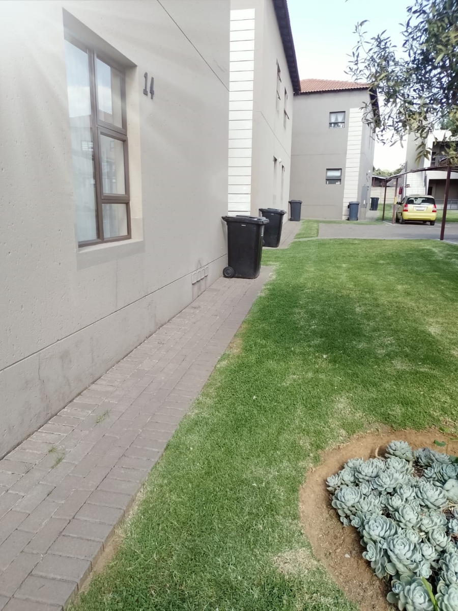 2 Bedroom Property for Sale in Goedeburg Gauteng