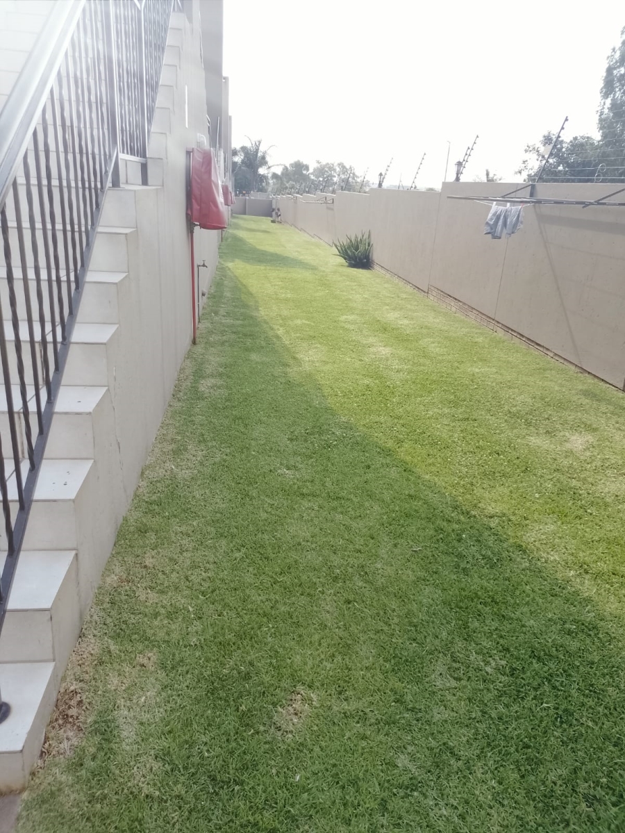 2 Bedroom Property for Sale in Goedeburg Gauteng